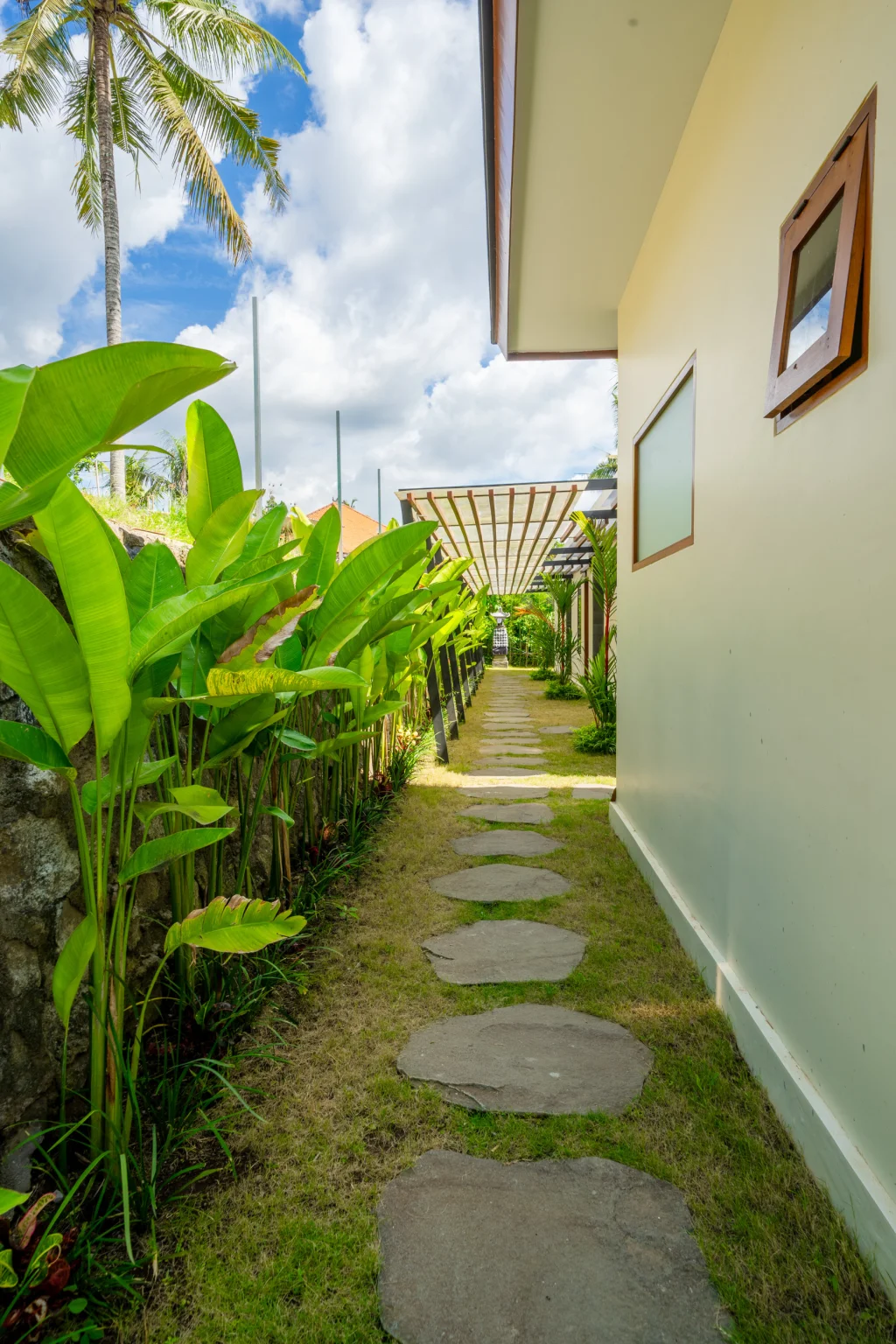 Tropical garden at Eveuss Villa